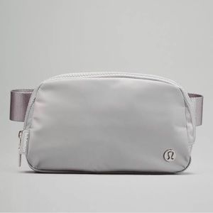 NWT Lululemon Everywhere Belt Bag Silver